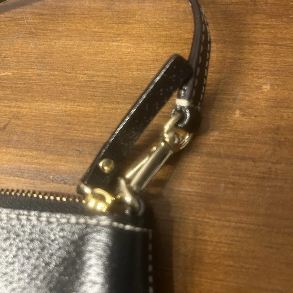 KATE‎ SPADE Pebbled Leather Wristlet Clutch Black Zip Close Pink Liner Cow
